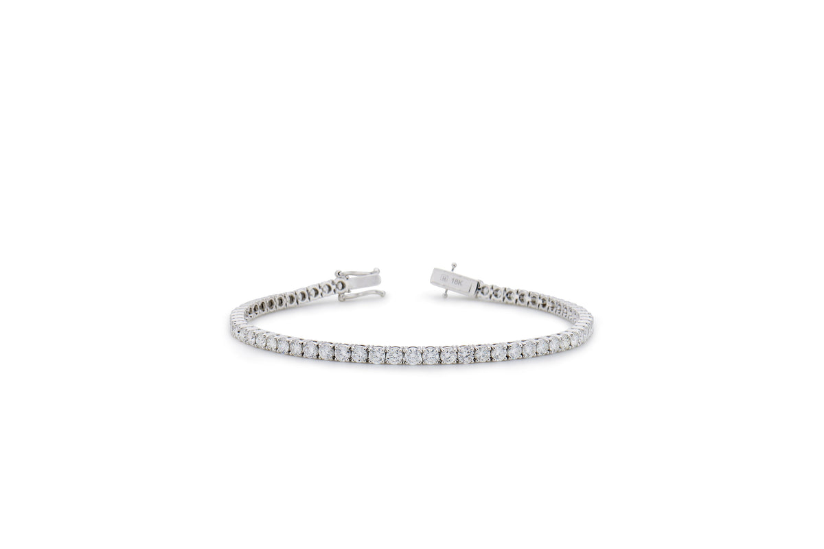 Tennis Bracelet with Round Diamonds